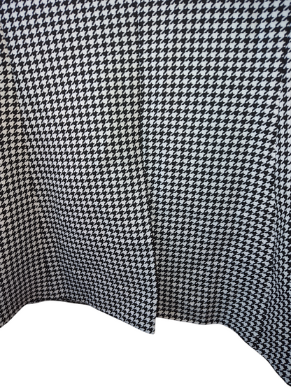 Anne Klein Women's Size 2 Blazer.  Mini-Herringbone Tailored – Black & White