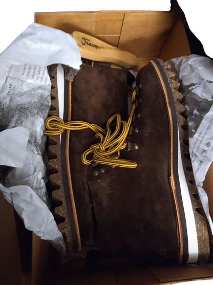 Chaussures de randonnée ondulées en daim marron