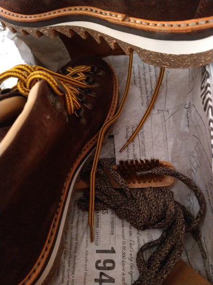 Chaussures de randonnée ondulées en daim marron