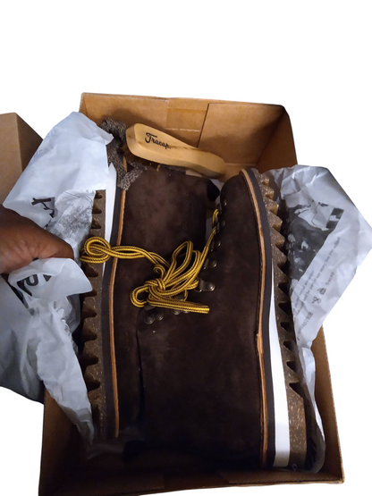 Chaussures de randonnée ondulées en daim marron