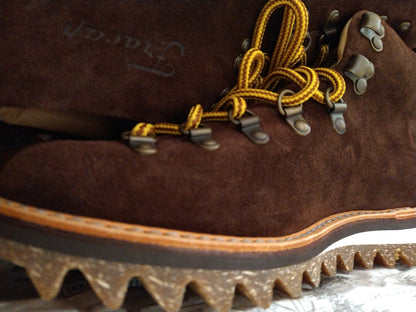 Chaussures de randonnée ondulées en daim marron