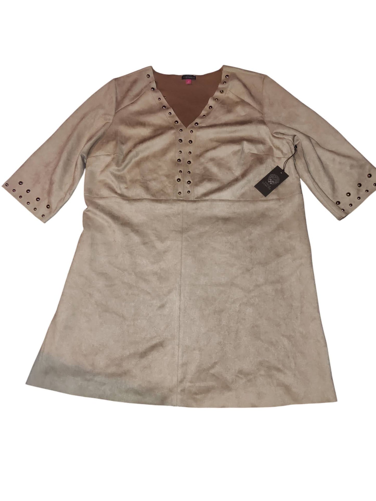 Robe droite cloutée en faux daim grande taille Vince Camuto 