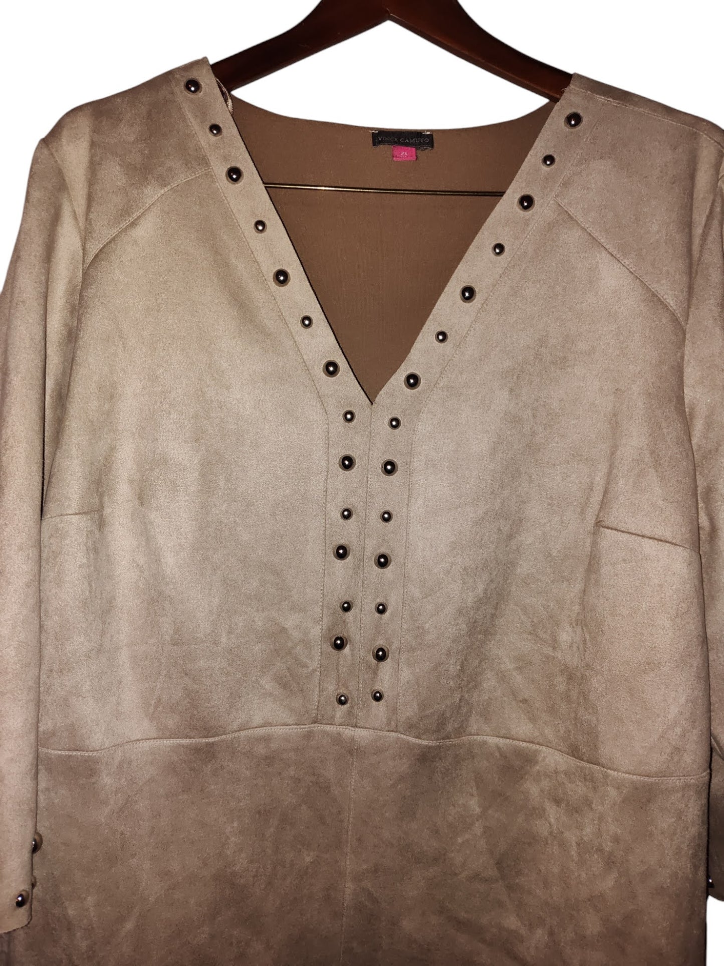 Robe droite cloutée en faux daim grande taille Vince Camuto 