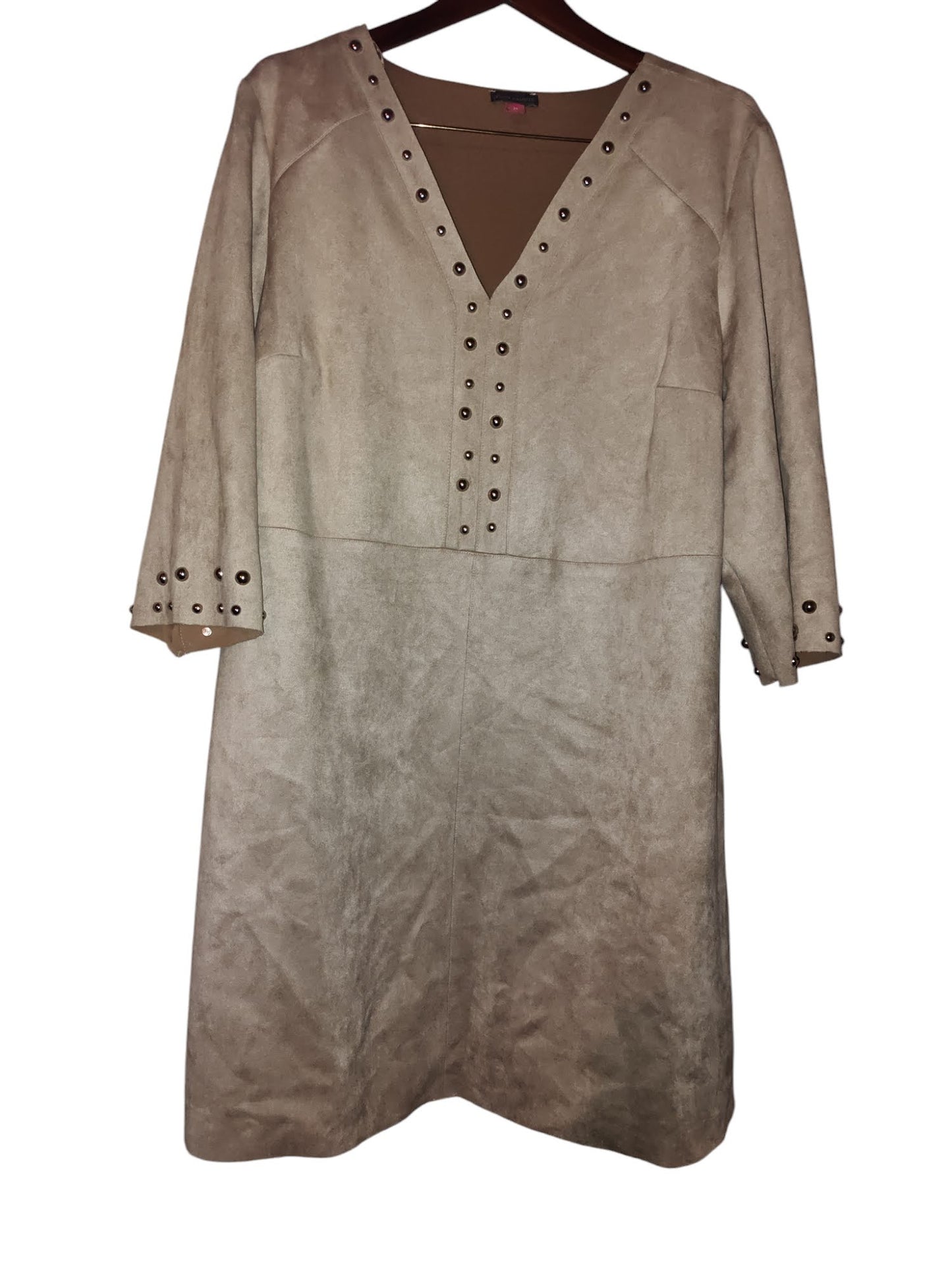 Robe droite cloutée en faux daim grande taille Vince Camuto 